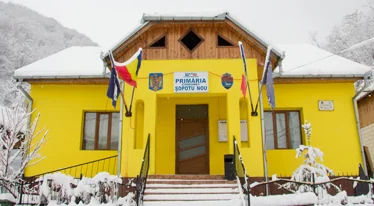 Primăria Șopotu Nou, iarna